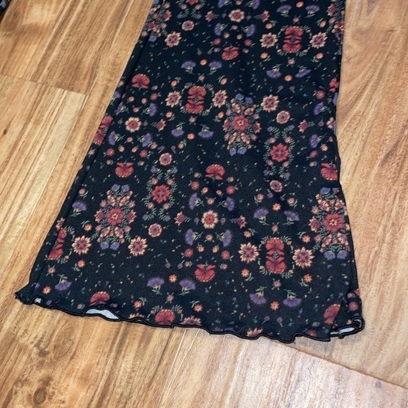 SO women’s large 12 14 leggings pants flare Black Floral print pull on high rise - Picture 3 of 7